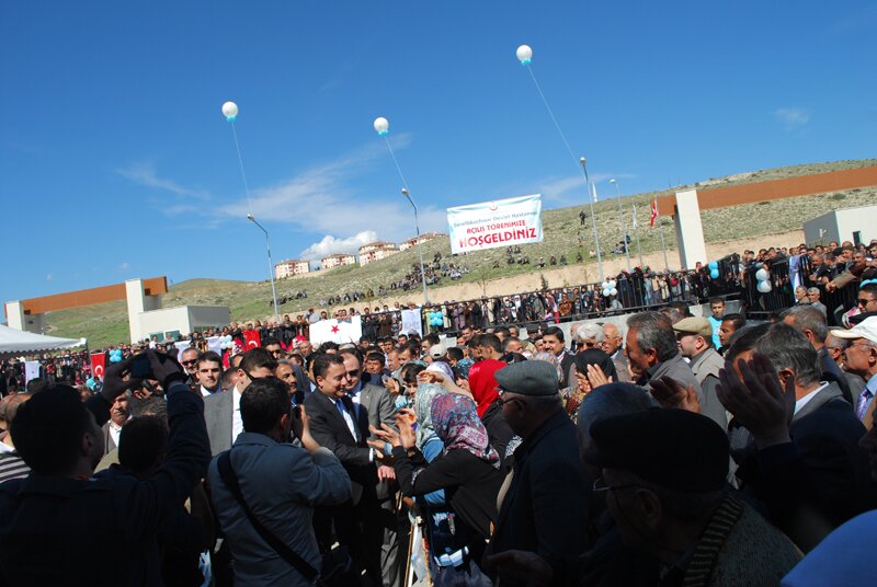 2013 yl Hastanenin Resmi Al ile mam Hatip Ortaokulu'nun temel atma treninden resimler